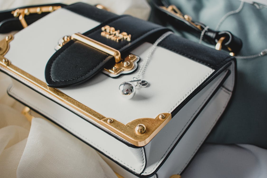 Dropshipping Niches to Avoid: Luxury Items